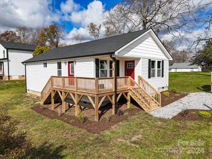 221 Wilmont Drive sold home in Woodlawn, Hendersonville, NC