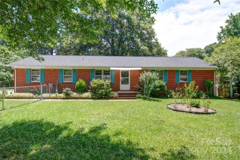 318 Meadowbrook Drive sold home in Forest Park, Matthews, NC