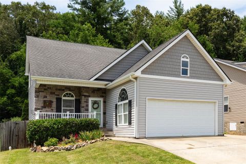 40 Woodcreek Circle sold home in Cherry Blossom Cove, Swannanoa, NC