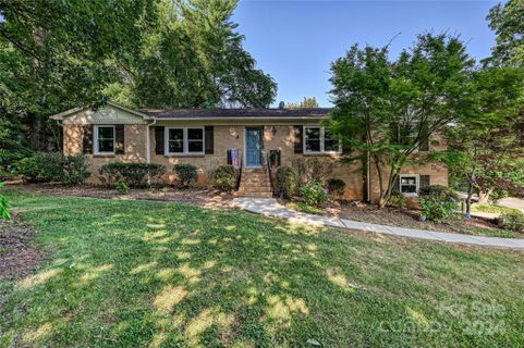 2977 Club Drive