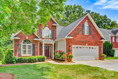 1862 Waterbury Court sold home in Waterford Hills, Hickory, NC