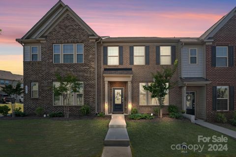 6838 Piper Thorn Way sold home in The Greens, Fort Mill, SC