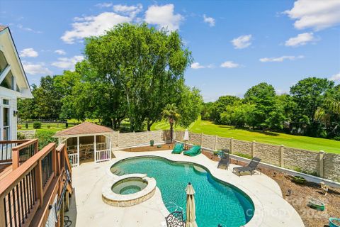 4108 Fairway Downs Court sold home in Fairway Downs, Charlotte, NC
