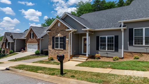 4218 Pickering Drive sold home in Thornbury Village, Hickory, NC