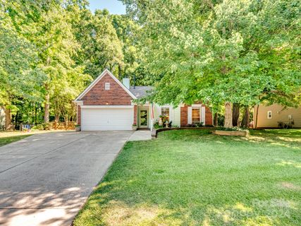16242 Amber Field Drive sold home in Harvest Pointe, Huntersville, NC