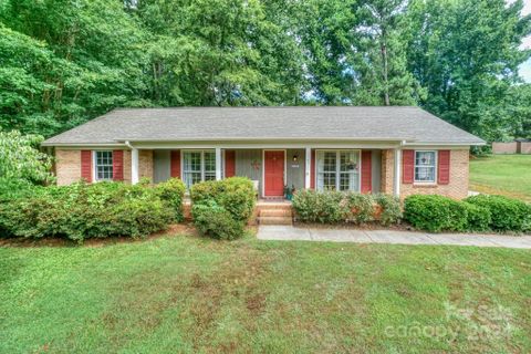 1105 S Magnolia Street sold home in White Oaks Acres, Mooresville, NC