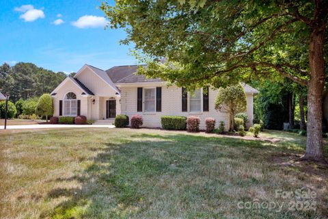 3733 Sand Wedge Drive sold home in Fairfield At The Club, Gastonia, NC