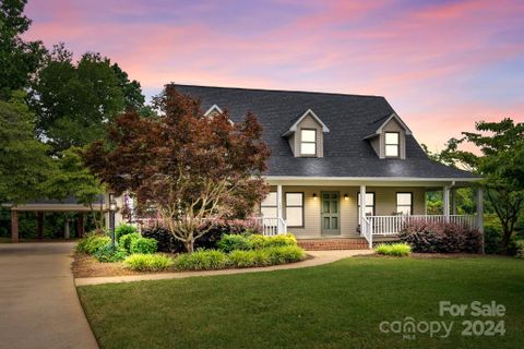 406 Travis Lane