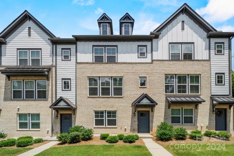 328 Hastings Run Drive sold home in Wendwood Terrace, Charlotte, NC
