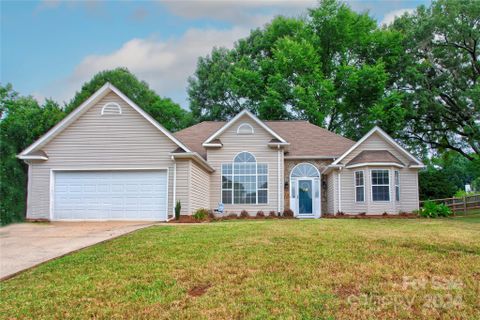3707 Winterberry Court sold home in Weddington Woods, Concord, NC