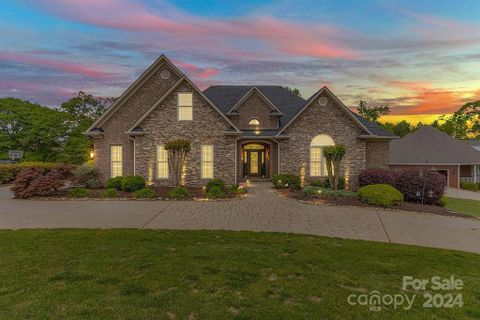 941 Nantahala Drive