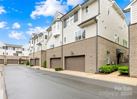 1216 Cotswold Place
