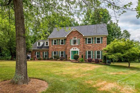 8423 Camelot Drive sold home in Camelot, Harrisburg, NC