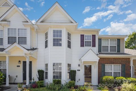 745 Rock Lake Glen