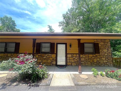 100 View De Lake Drive sold home in Timberlake, Etowah, NC