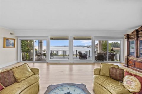 8012 Blue Water Court sold home in Westport Peninsula, Denver, NC