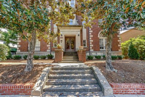 712 Louise Avenue 306