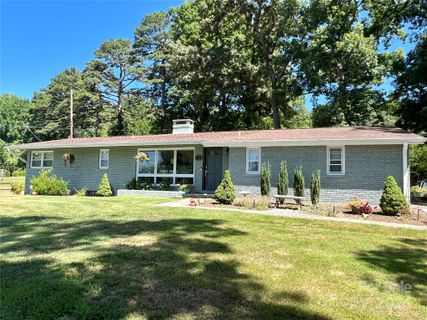 301 Whispering Hills Drive sold home in Whispering Hills, Hendersonville, NC