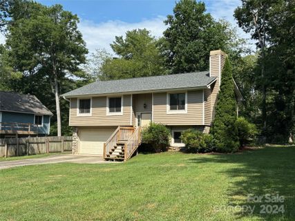 153 Scarlet Drive