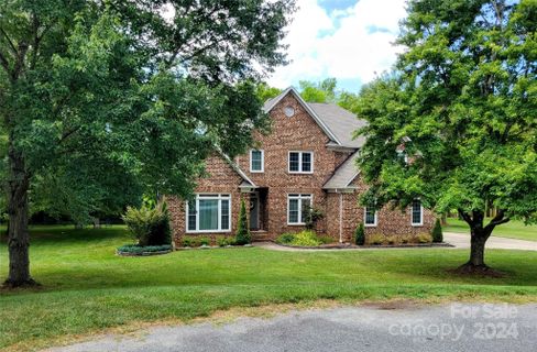1084 Kite Court sold home in Heather Glen, Matthews, NC