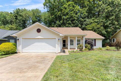 16202 Amber Field Drive sold home in Harvest Pointe, Huntersville, NC
