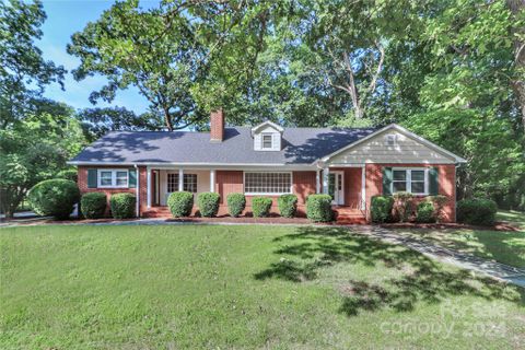 319 N Oakwood Drive sold home in Park Grove, Statesville, NC