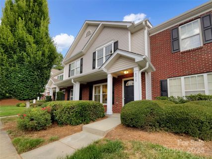 8013 Stoneham Court sold home in Summerfield Townhomes, Matthews, NC
