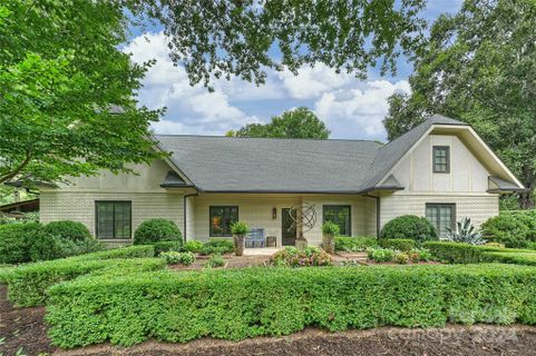 4532 Longwood Drive