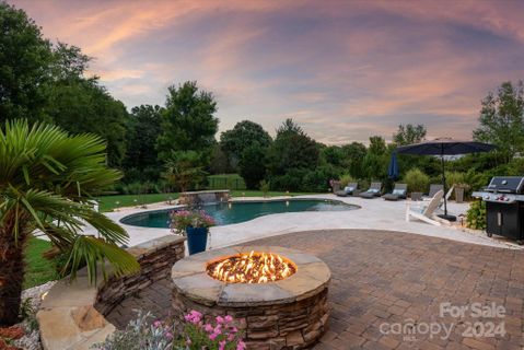 2414 Creek Manor Drive
