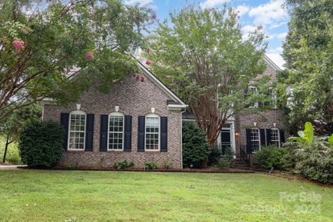 15547 Donnington Drive sold home in Kenilworth, Charlotte, NC