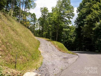 32 Tapestry Trail active home in Avalon, Waynesville, NC