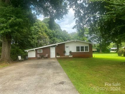 2340 17th Street sold home in Pinebrook Park, Hickory, NC