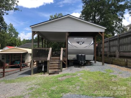 111 Hollywood Trail