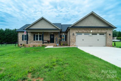 2135 Evergreen Drive sold home in South Lakes, Newton, NC