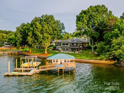 304 Lakeshore Drive sold home in Lakeview Shores, Mooresville, NC