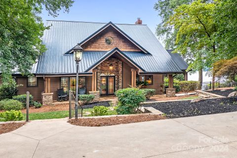 595 Kenway Loop