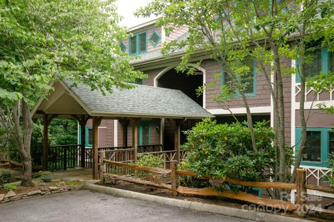 222 Creekside Way