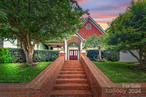 8244 Dumphries Drive sold home in The Oaks At Mcilwaine, Huntersville, NC