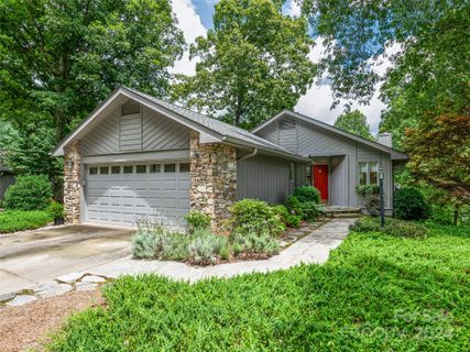 2090 Golfside Lane