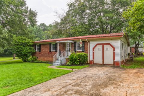 404 Falcon Circle sold home in Elizabeth Village, Shelby, NC