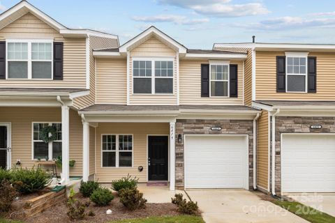 6419 Revolutionary Trail sold home in McDowell Crossing, Charlotte, NC