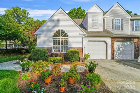 8260 Southgate Commons Drive sold home in Southgate Commons, Charlotte, NC