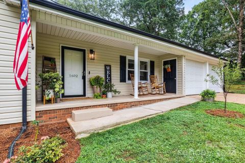 1602 26th Street sold home in Green Acres, Hickory, NC