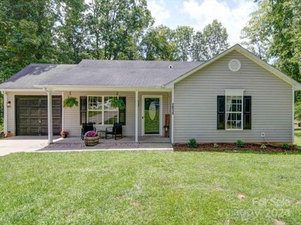3019 Chinaberry Lane sold home in Country Club Heights, Lancaster, SC