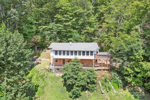 1510 Red Maple Drive sold home in Mountain Ridges Estates, Waynesville, NC