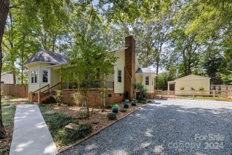 5716 Indian Brook Drive sold home in Indian Brook, Matthews, NC