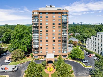 1530 Queens Road 1004