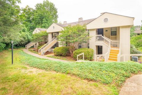 2501 Vineyard Boulevard sold home in The Cloisters, Asheville, NC