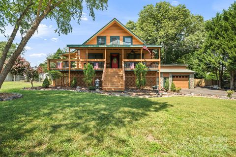 120 Shoreline Loop sold home in Bay View Estates, Mooresville, NC