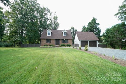 4904 West Street sold home in Green Meadows, Indian Trail, NC